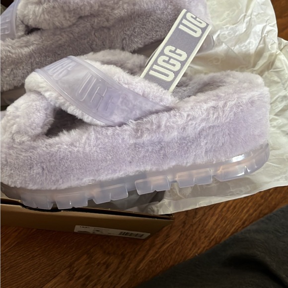 UGG SLIPPERS - NEW - Picture 4 of 8